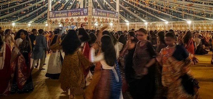Thousands, one rhythm
